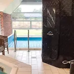 בית נופש 4 Star In